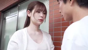 Chồng tẻ nhạt, vợ nhận ra cậu thanh niên nhà kề bên tốt hơn