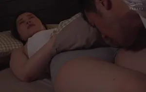 3 ngày gã chồng đi công chuyện, người vợ ở nhà nữa đêm bị bố ông xã mò vào phòng