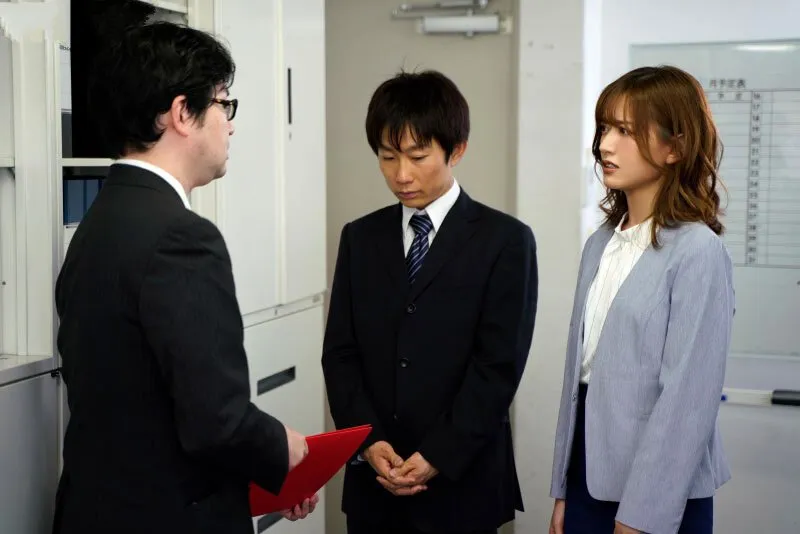 Nghi ngờ cô vợ vụng trộm với thực tập sinh, chồng lắp camera và cái kết bất ngờ