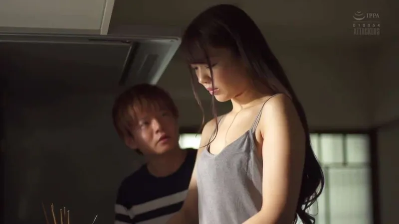 Người yêu của chị gái làm tình cô em vợ đang buồn bã vì thất tình