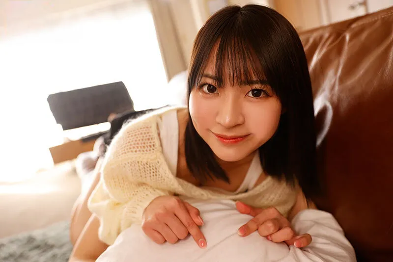 Chị gái lần đầu có anh yêu còn nhiều ngỡ ngàng nên mượn chuối thằng em tập trước